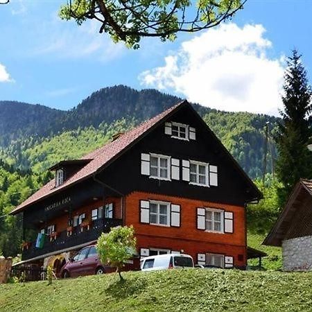 Smucarska Koca Bed and Breakfast Kotlje Buitenkant foto