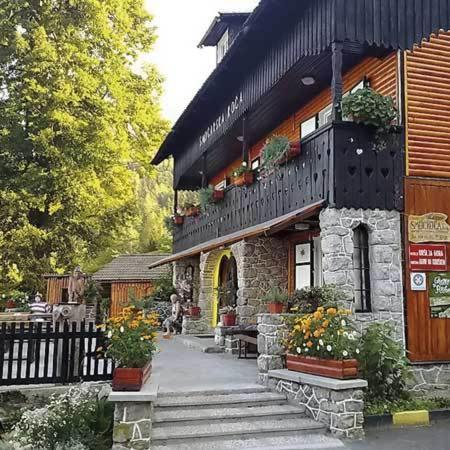 Smucarska Koca Bed and Breakfast Kotlje Buitenkant foto