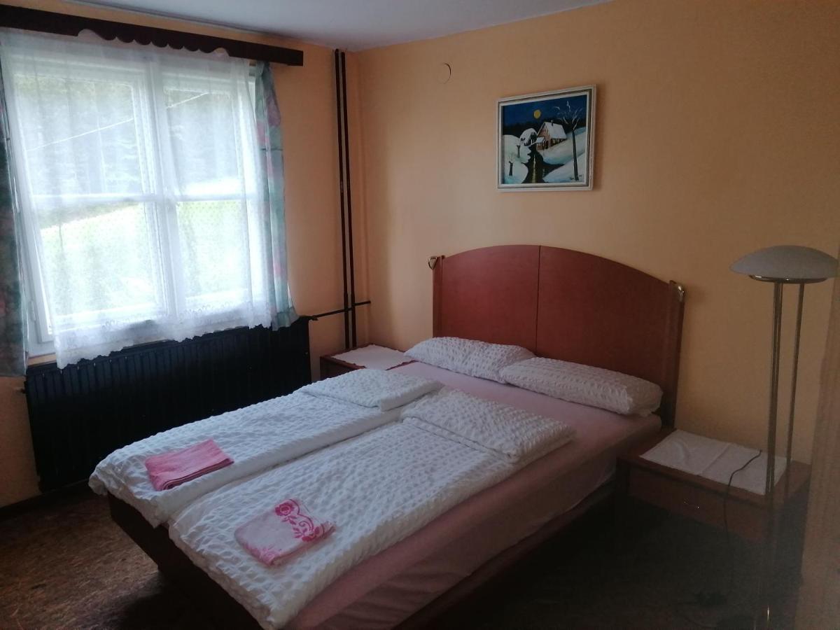 Smucarska Koca Bed and Breakfast Kotlje Buitenkant foto